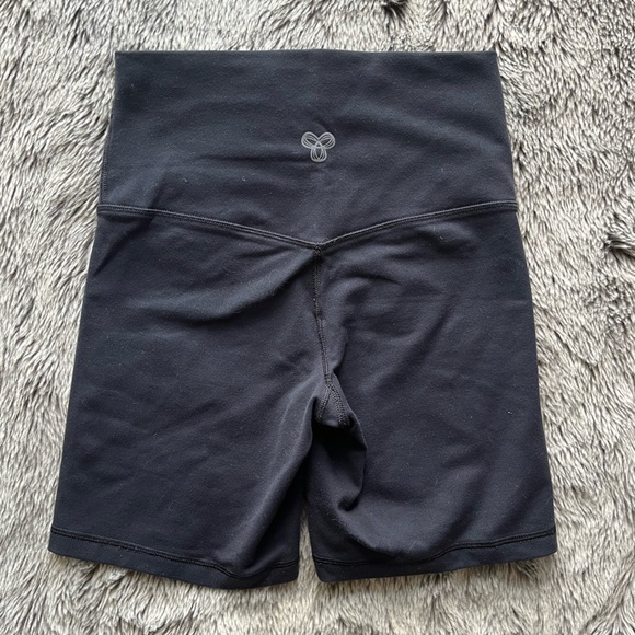 ✨2/25✨TnAction Bike Shorts - Picture 2 of 4